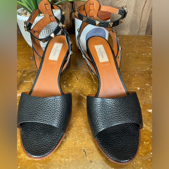 Valentino "Authentic" Black Textured Leather Sandals - Size IT 41 - US 11 - Picture 7 of 13